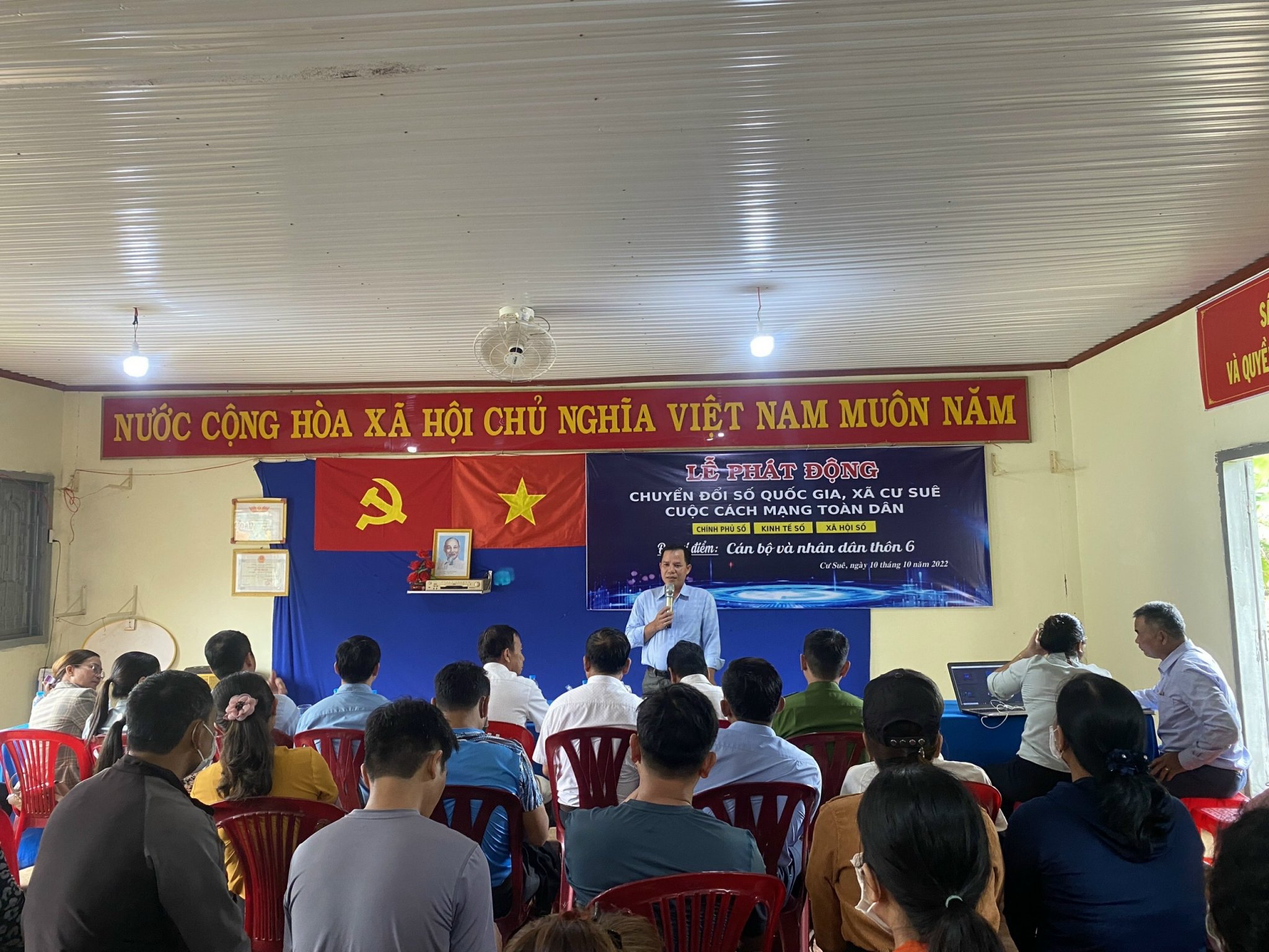 ĐẢNG ỦY, HĐND, UBND, MTTQ XÃ THỐNG NHẤT PHÁT ĐỘNG THI ĐUA CHUYỂN ĐỔI SỐ QUỐC GIA GẮN LIỀN VỚI TÍCH HỢP TÀI KHOẢNG ĐỊNH DANH QUỐC GIA VỀ DÂN CƯ 